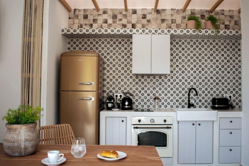Aurora Apartment Pera Gyalos Ngoại thất bức ảnh